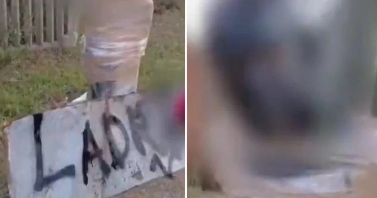 Polícia prende moradores que amarraram homem em poste com placa de 'ladrão'