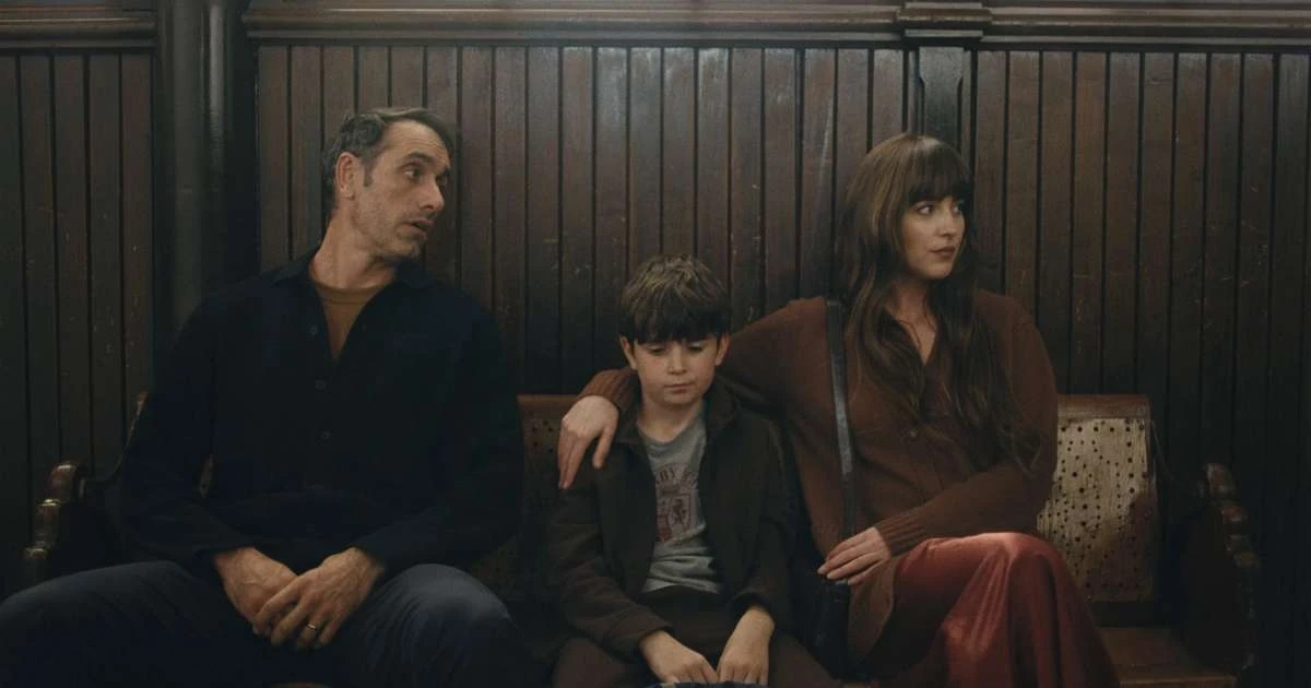 'Amores à Parte', com Dakota Johnson, chega aos cinemas com desconto promocional