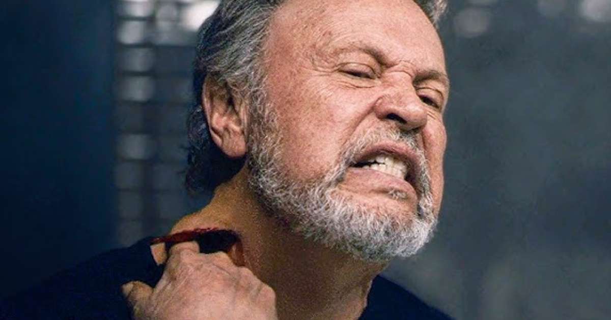 Billy Crystal enfrenta terror em trailer de nova série