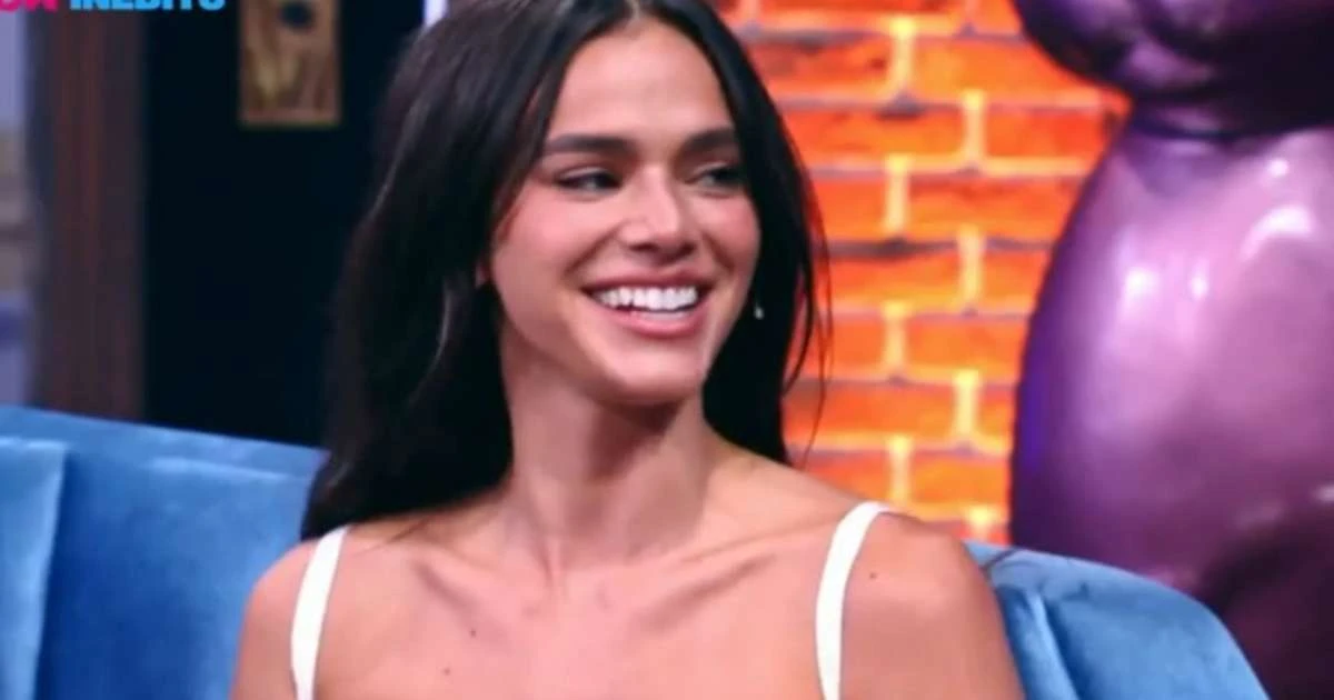 Bruna Marquezine diz que já ficou com meninas em entrevista