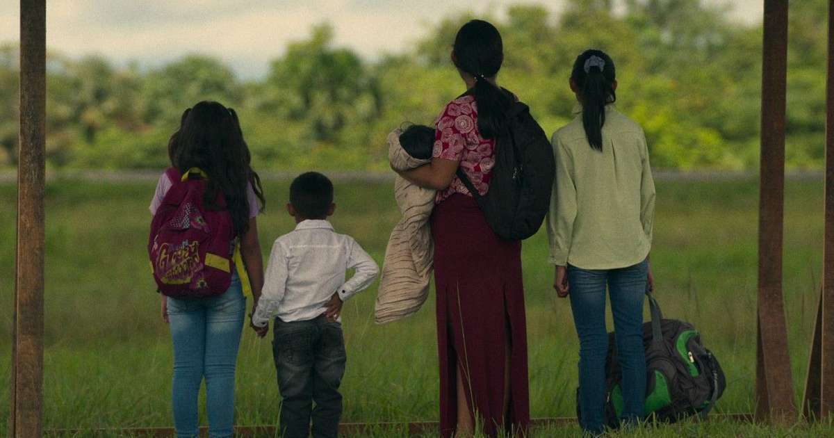 Como sobreviveram 4 irmãos indígenas resgatados na selva colombiana, segundo novo documentário do Netflix