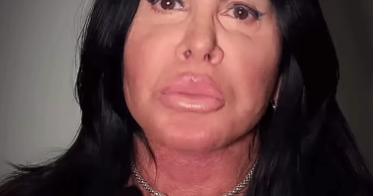 Gretchen cita 'recalque' e rebate críticas por figurino ousado em show na Europa