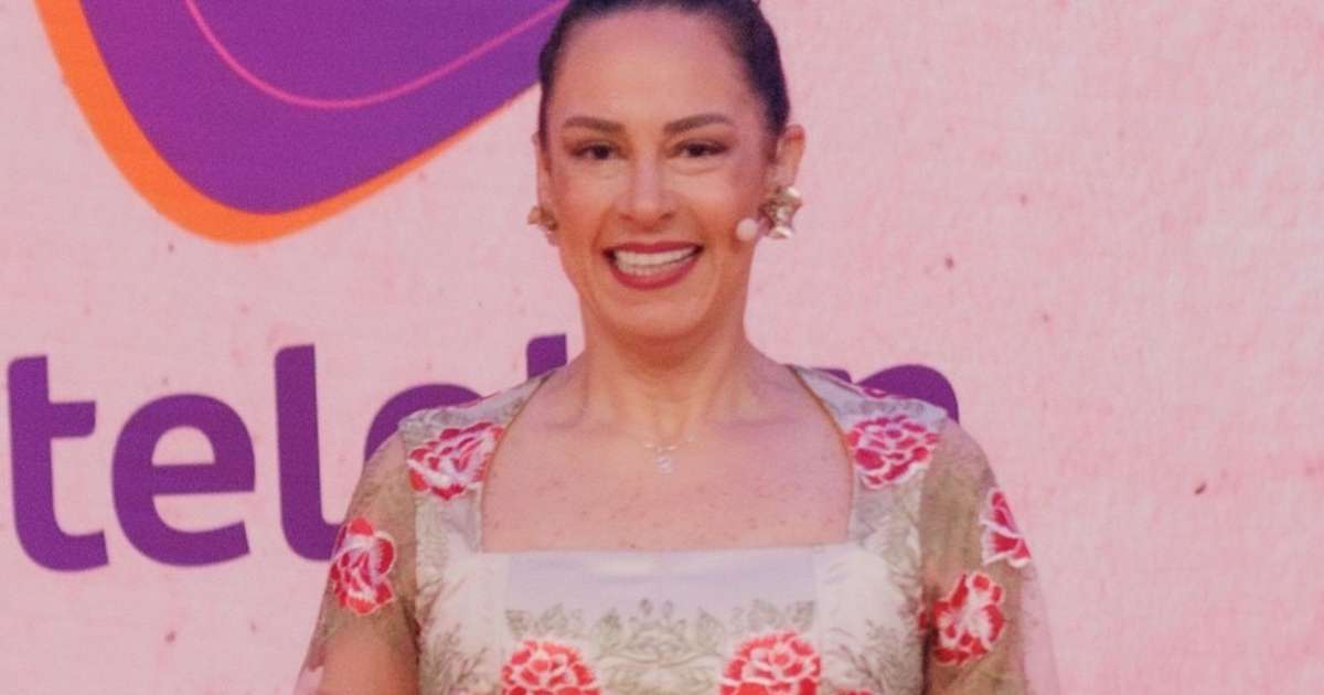 Silvia Abravanel brilha com vestido elegante em segundo dia de Teleton