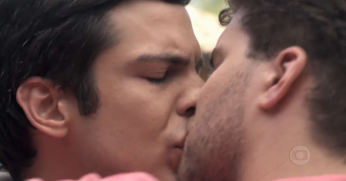 Mateus Solano revela bastidores de beijo gay em 'Amor à Vida'