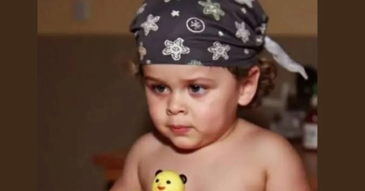 Há cerca de 55 anos, esse bebê bochechudo, de olhar penetrante e bandana no cabelo jamais imaginou que seria famoso vilão em novela da Globo. Reconhece?