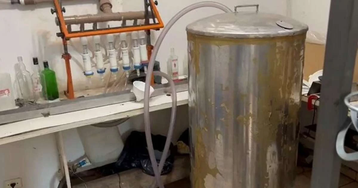 Chácara no interior de SP era usada para falsificar e envasar uísque, gin e vodca, aponta polícia