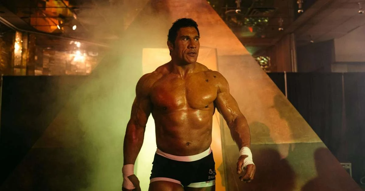 Treinos exaustivos e sem dublês: a transformação radical de Dwayne Johnson para 'Coração de Lutador'