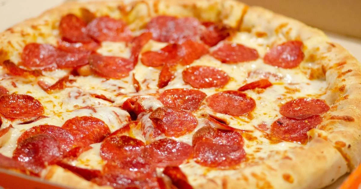 Entregador é 'escoltado' pela PM após pizzaria suspeitar de golpe do 'falso Pix' no PR