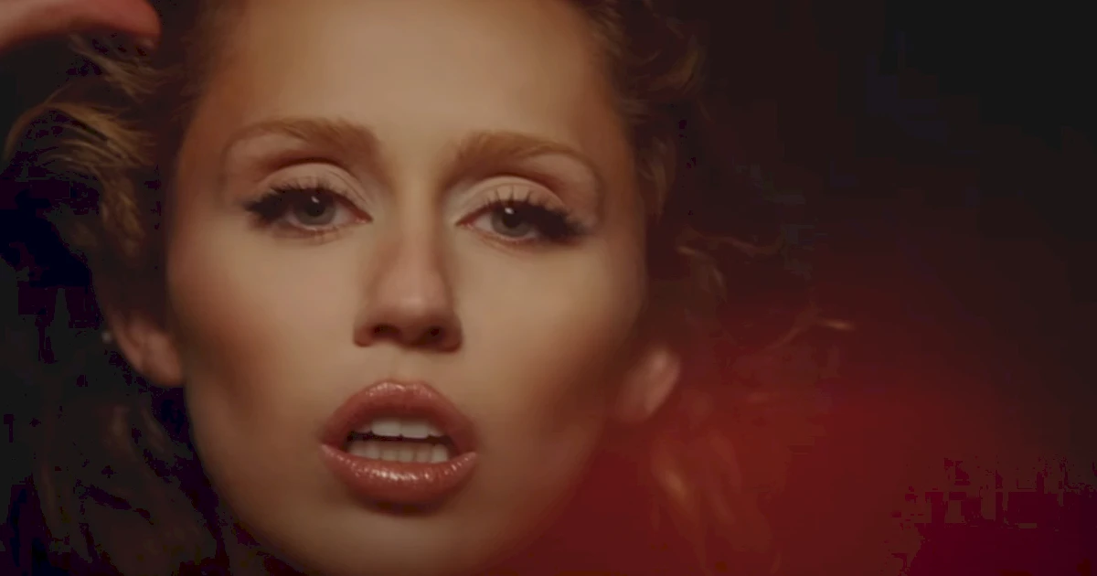 Sabia dessa? Miley Cyrus revela paixão pela música brasileira em entrevista