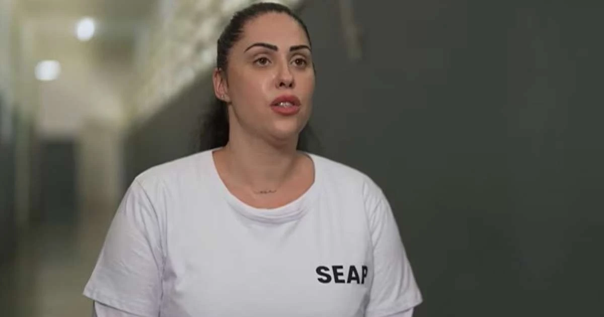 Monique Medeiros deixa a prisão horas após o fim do julgamento da morte de Henry Borel