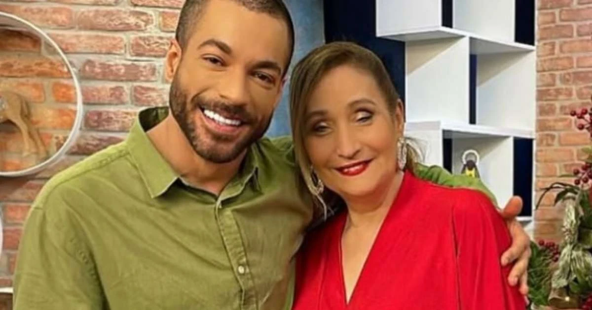 Repórter de Sonia Abrão pede demissão para trabalhar em outro programa de fofocas