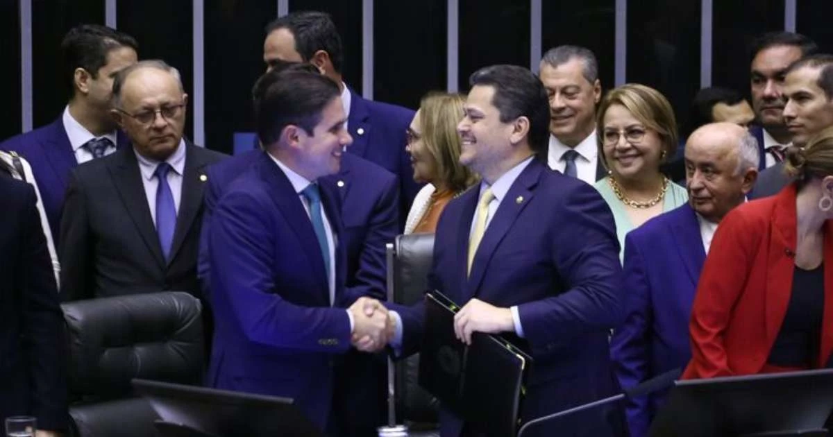 Motta, Alcolumbre e relator de projeto de anistia marcam reunião 'na calada da noite'