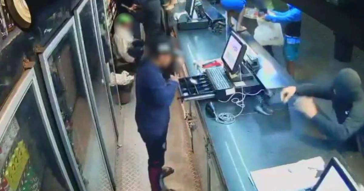 Vídeo registra adolescentes agredindo comerciante em SP; criminosos levaram R$ 16 mil em produtos