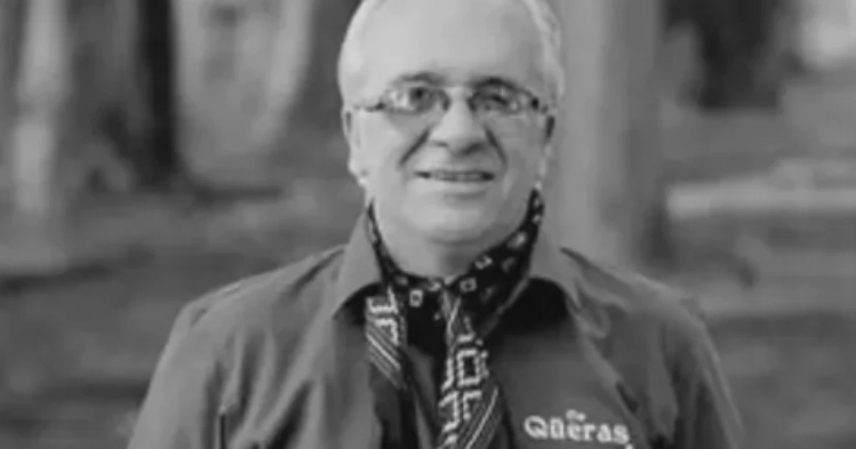 Cantor morre no palco durante baile no RS aos 65 anos