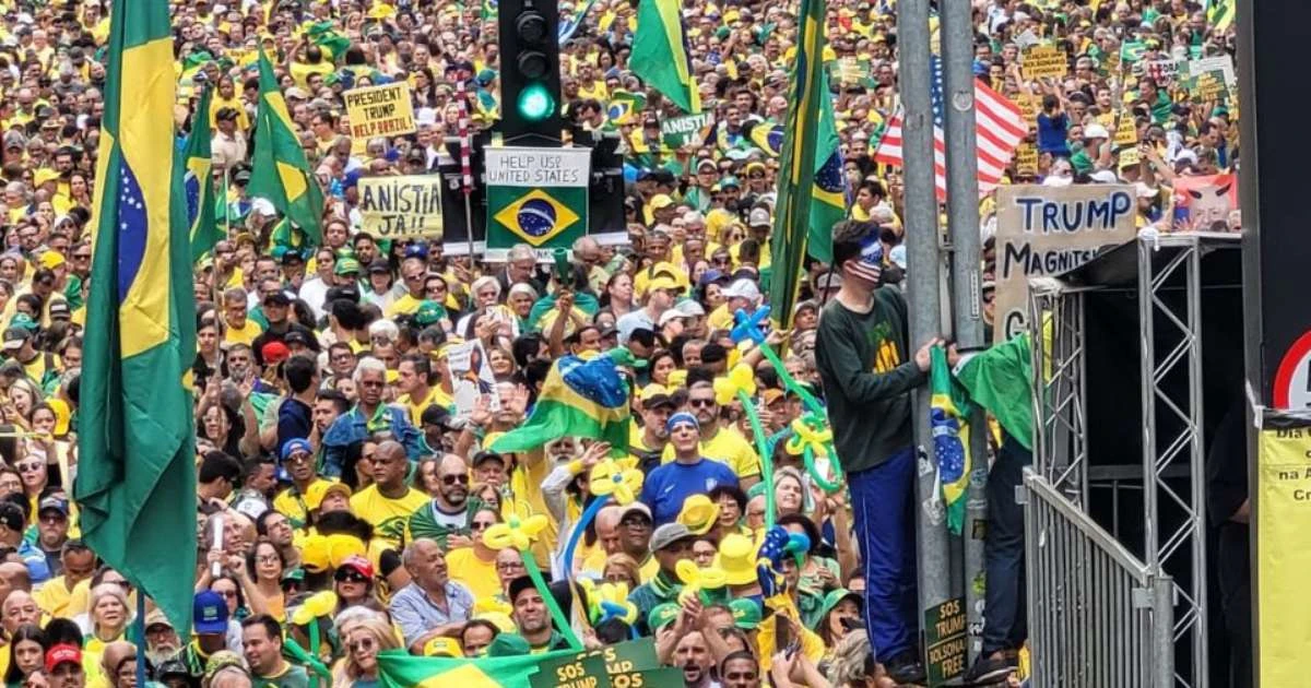 Estátua bolsonarista, Lula 'presidiário' e rosário pelo Brasil; o que rolou no ato na Paulista