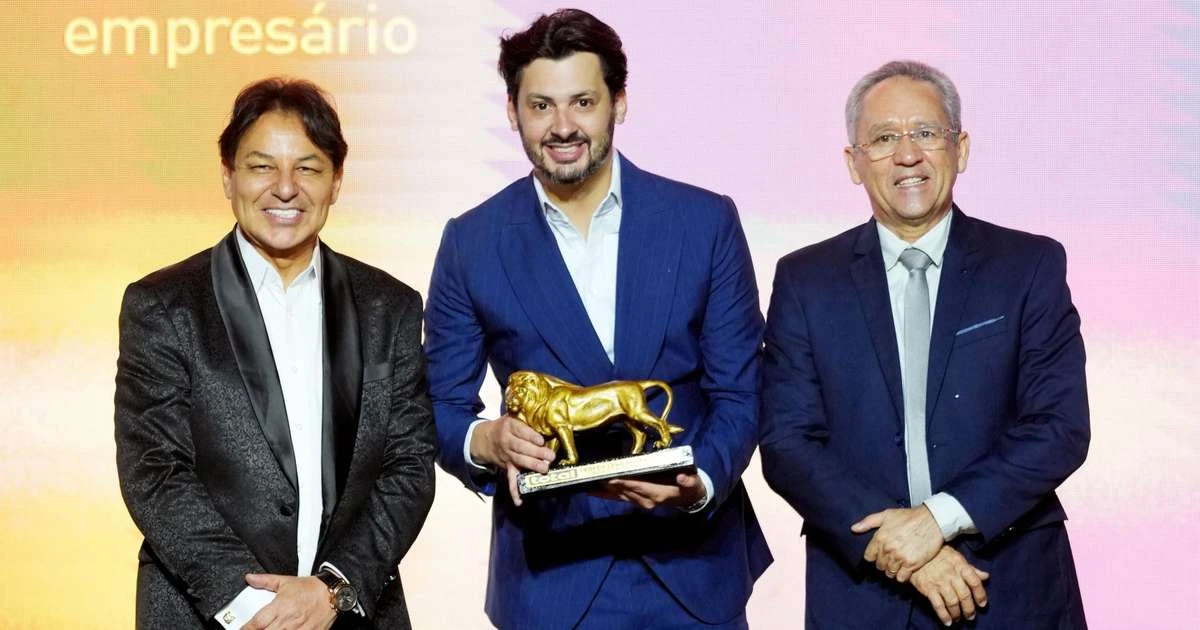 Fernando Cavalcanti recebe Troféu Leão Dourado em Brasília