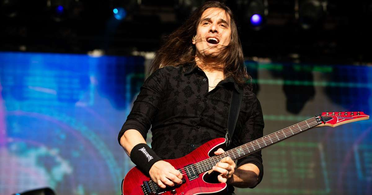 Ex-guitarristas do Megadeth, Kiko Loureiro e Marty Friedman tocarão juntos no Brasil