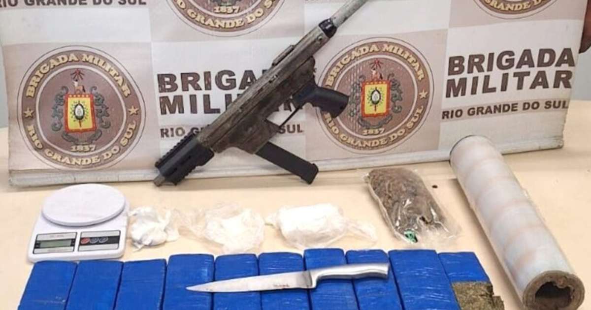 Brigada Militar encontra submetralhadora e quase 5 kg de drogas em Porto Alegre