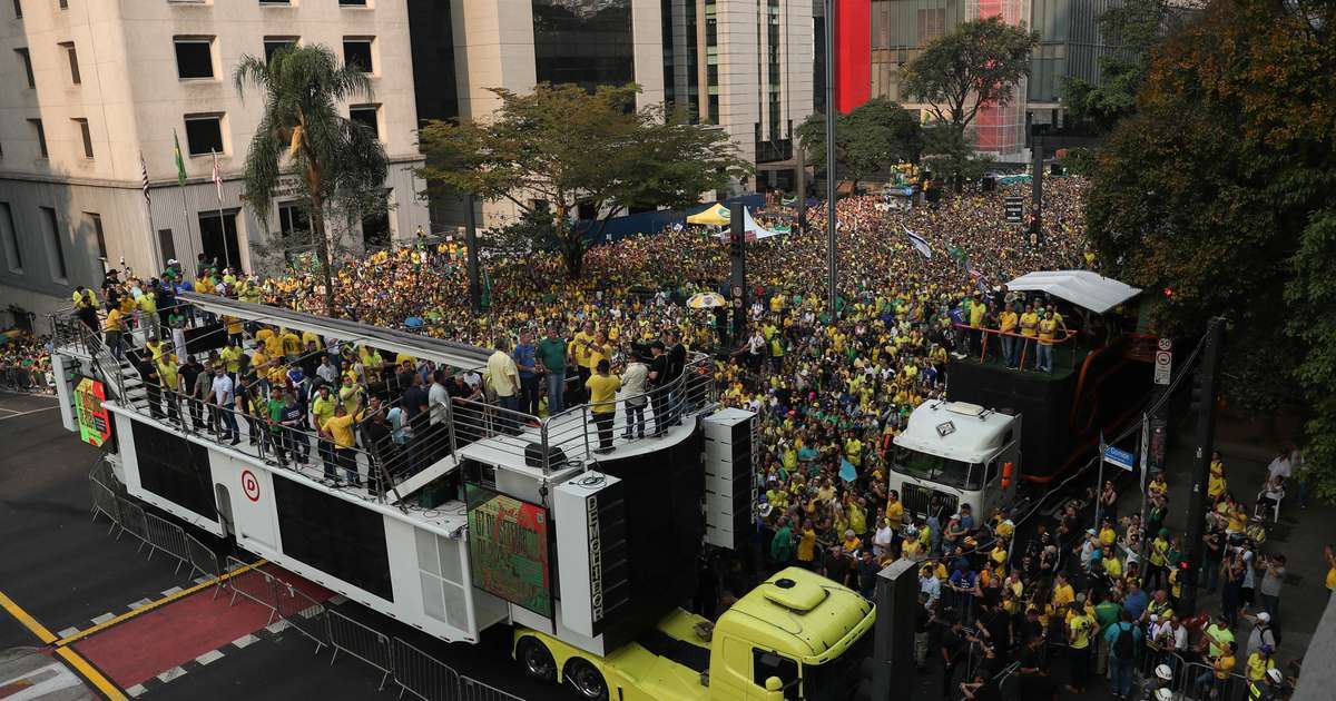 Ato de Bolsonaro leva 45 mil pessoas à Paulista, contra 185 mil em fevereiro, diz USP