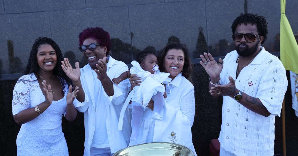 Xande de Pilares celebra batizado da filha Estrela aos pés do Cristo Redentor