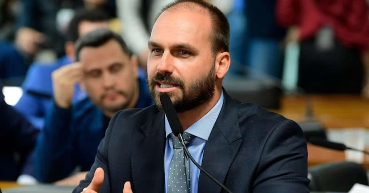 Eduardo Bolsonaro diz que não irá voltar para o Brasil no momento: 