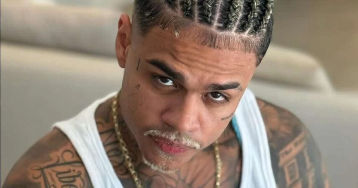 Mc Cabelinho exibe novo visual e é criticado nas redes: 'Só por Deus'