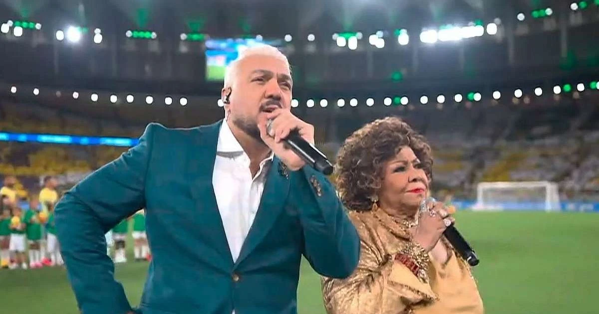 'Era melhor deixar o samba morrer': Alcione e Belo cantam Hino Nacional antes de jogo do Brasil e web detona performances. 'Vexame'