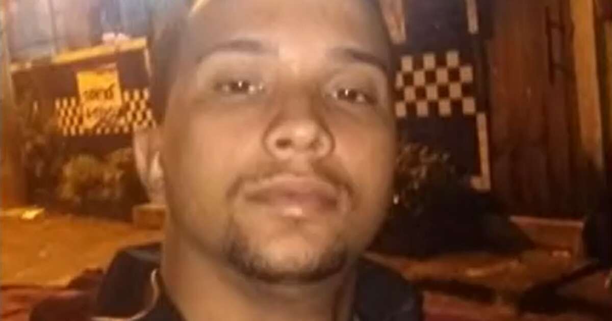 Entregador é morto no RJ; família afirma que milicianos o mataram por foto com arma de gel