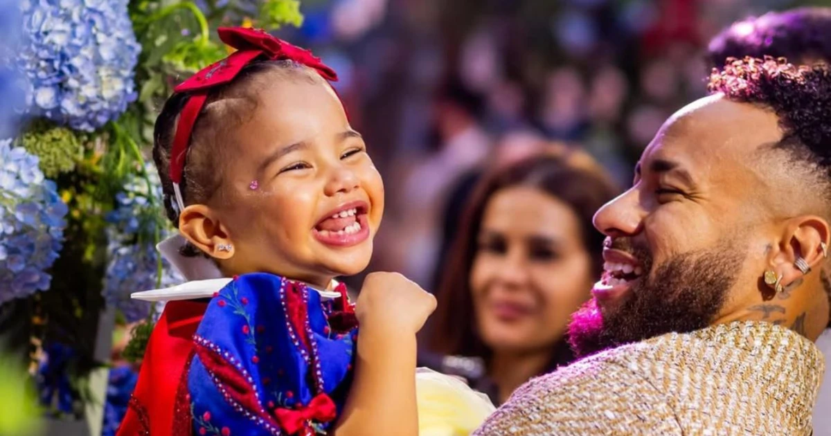 Neymar celebra 2 anos de Mavie após filha ir parar no hospital com braço engessado