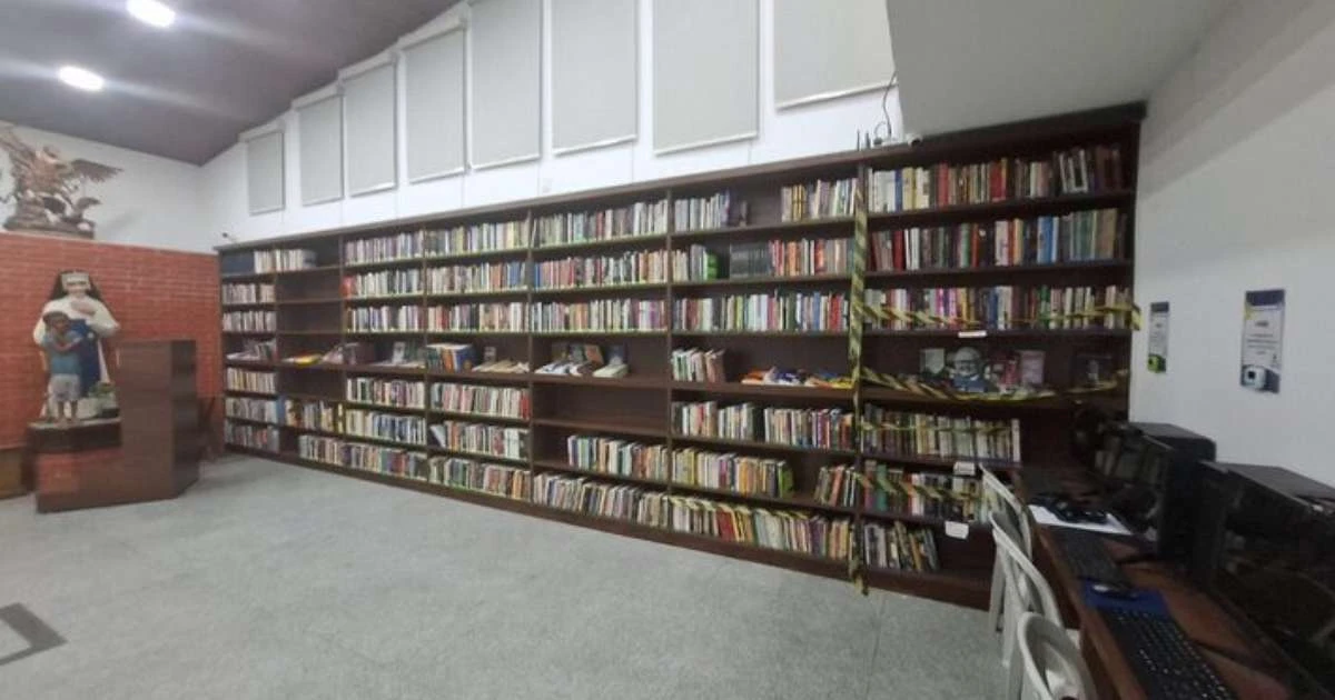 População em situação de rua ganha biblioteca em SP; conheça iniciativa do padre Júlio Lancellotti