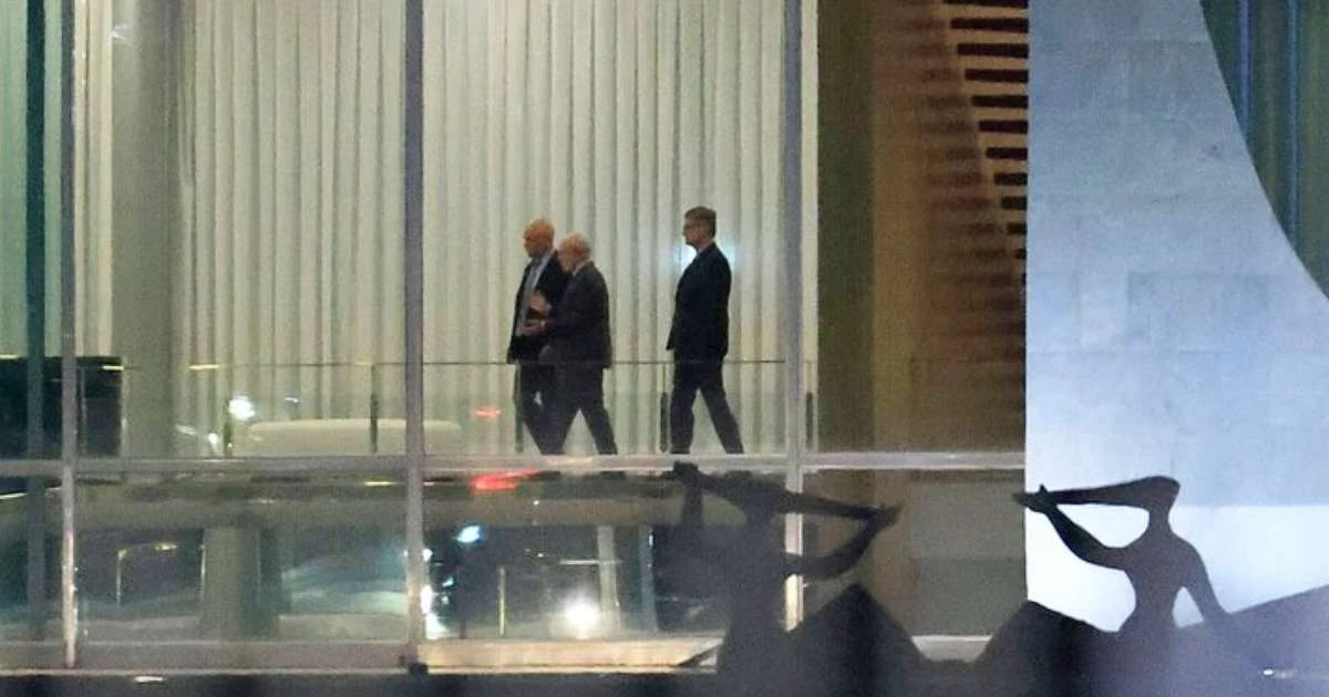 Jantar de Lula no Alvorada tem presença de Moraes, outros ministros do STF e Gonet