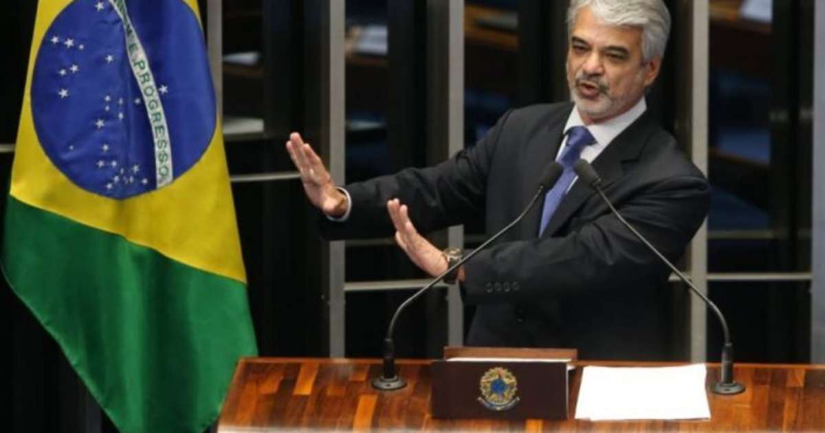 Base no Senado vai 'trabalhar para que projeto da anistia não seja pautado', diz Humberto Costa