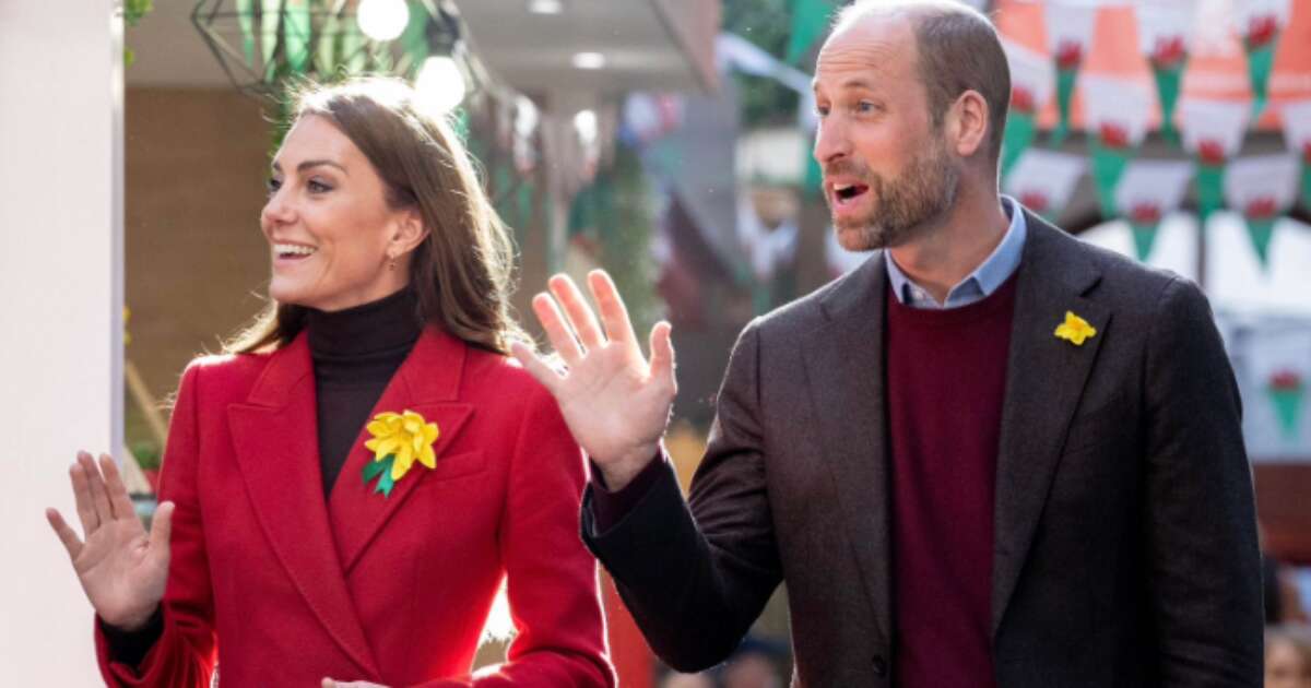 Príncipe William e Kate Middleton 'roubam a cena' em viagem de trem ao País de Gales; confira