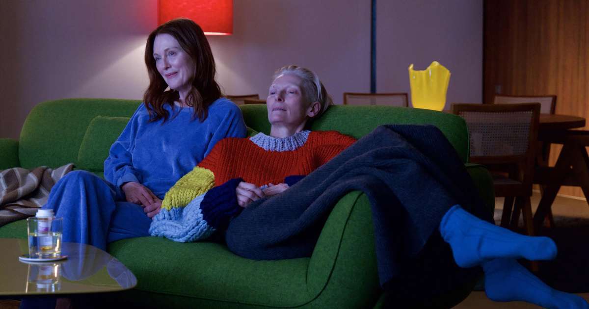 'O Quarto ao Lado': Julianne Moore e Tilda Swinton dão aula de atuação em belíssimo novo filme de Almodóvar