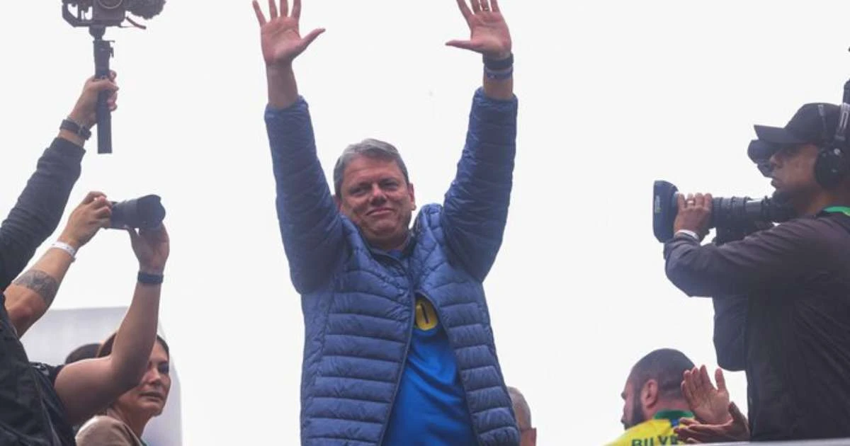 Tarcísio tem 38% e Lula 34% em cenário de eleição presidencial em SP, diz pesquisa AtlasIntel