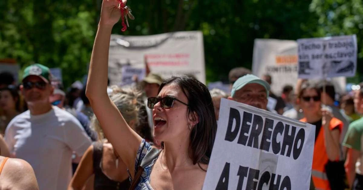 Milhares protestam em Madri, na Espanha, contra a escassez de moradias e o aumento dos aluguéis