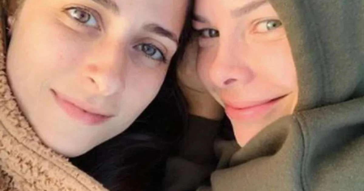 Fernanda Souza aparece nas redes sociais com sua namorada