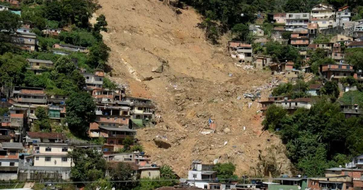 Perícia do RJ identifica ossada de mais uma vítima das enchentes em Petrópolis de 2022