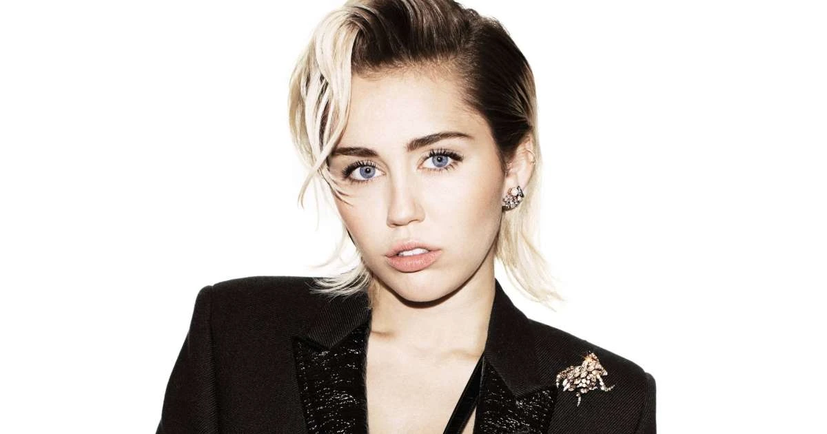 Miley Cyrus surpreende ao falar sobre tratamento facial inusitado