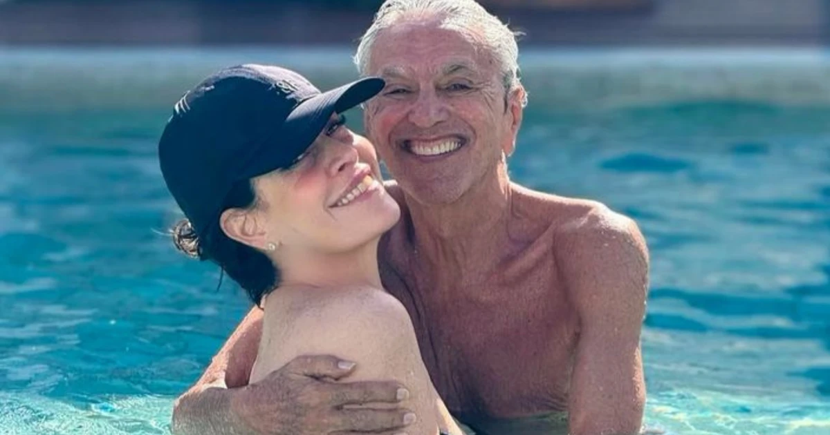 Caetano Veloso surge beijando o pé da esposa e brinca: 'Já estão no clima?'