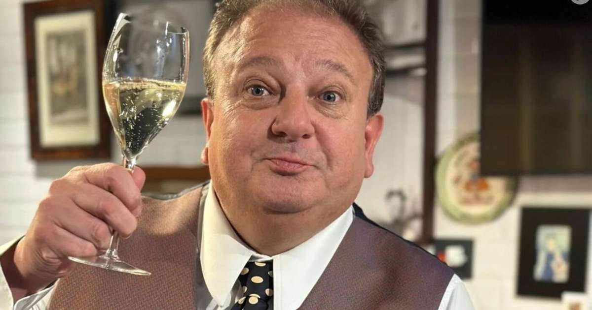 'Não compro, não vendo, não bebo': Erick Jacquin dispara contra marcas caras de água e acusa a 'maior mentira mundial'