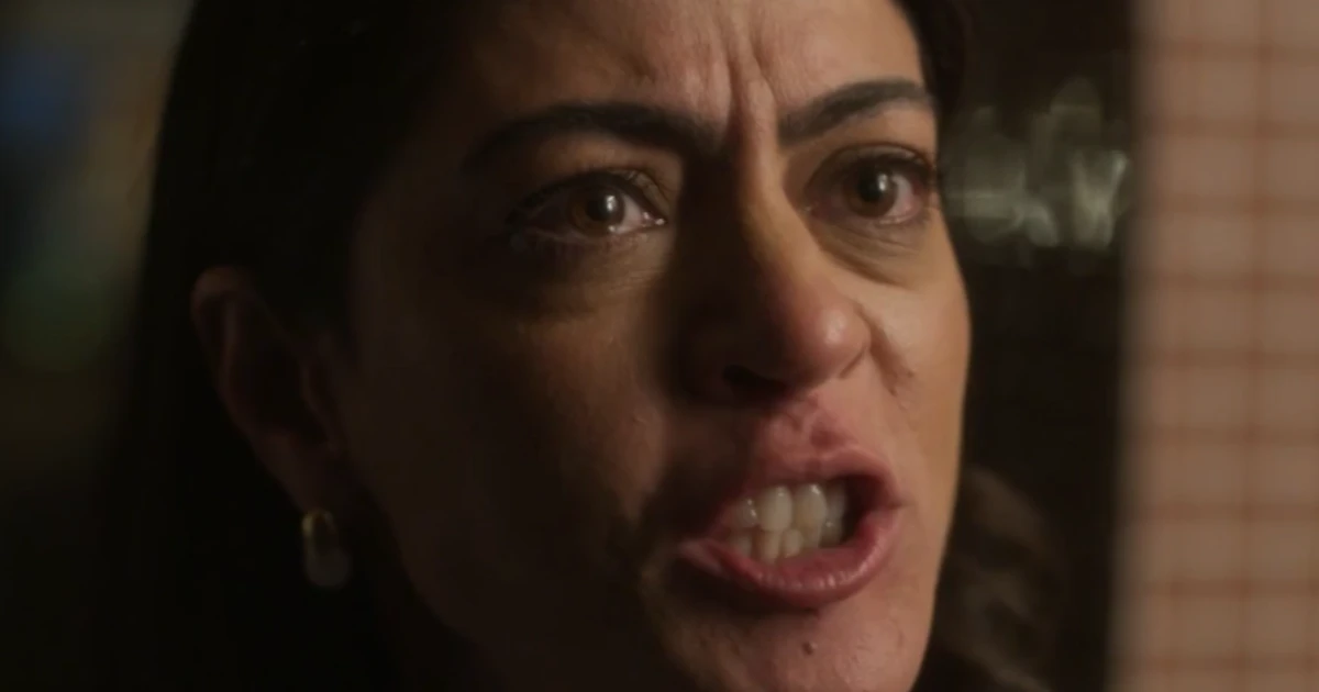 Bia volta para a mansão dos Alencar, Clarice questiona Zélia sobre relação com Juliano, e Beto devolve anel para Beatriz; veja o que vai acontecer em Garota do Momento nesta segunda