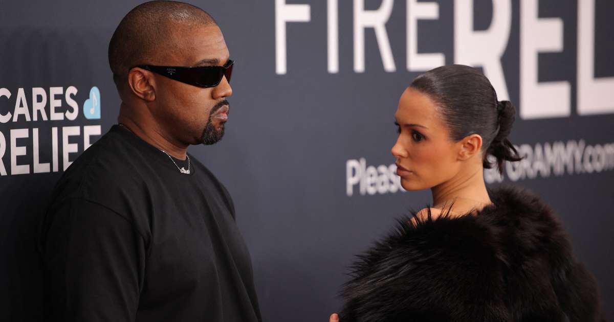 Amigo revela que Bianca Censori queria desistir de aparecer despida no Grammy, mas cedeu à pressão de Kanye West