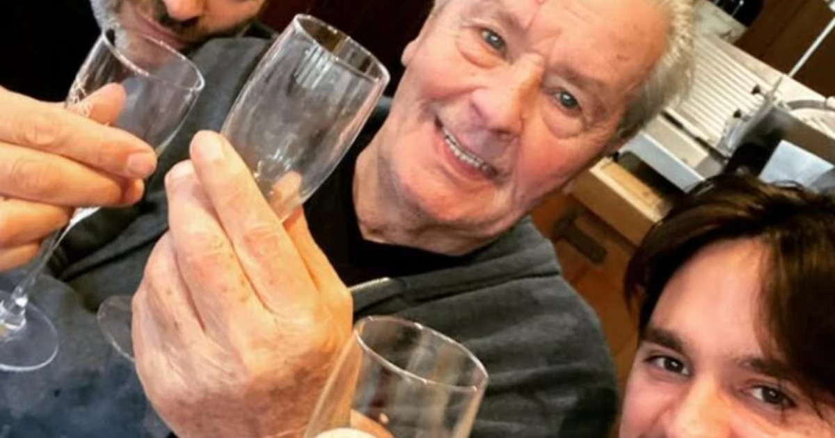 Filho de Alain Delon vai à Justiça para anular testamento; entenda caso