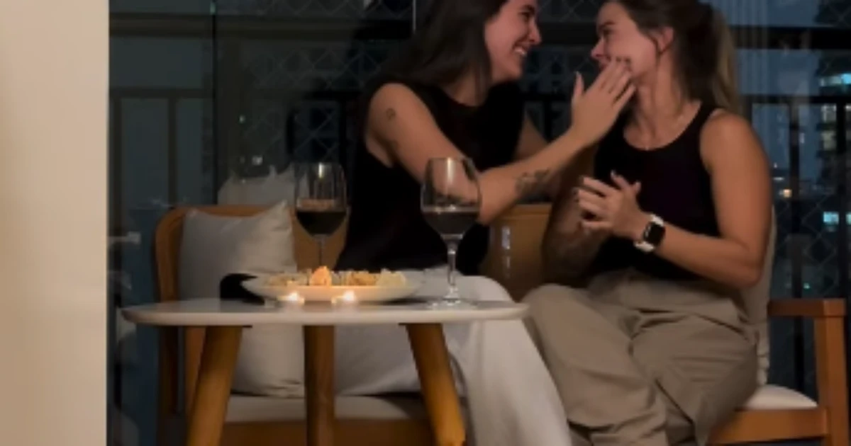 Apresentadora da ESPN pede namorada em casamento