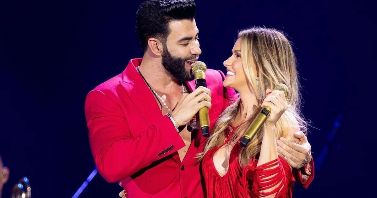 Quanto amor! Gusttavo Lima e Andressa Suita dão beijão em show de Ano Novo