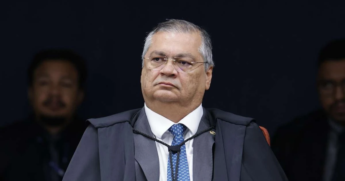 'Se quiser cancelar o almoço, eu e advogado de Heleno vamos ficar felizes', brinca Dino