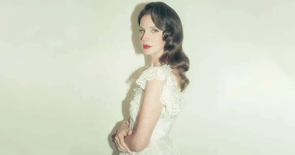 Lana Del Rey anuncia álbum complementar 'Beautiful'