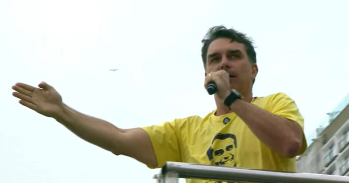 Flávio dá recado a Motta, diz que não existia 'meia-anistia' para Bolsonaro e ataca Moraes em ato no Rio