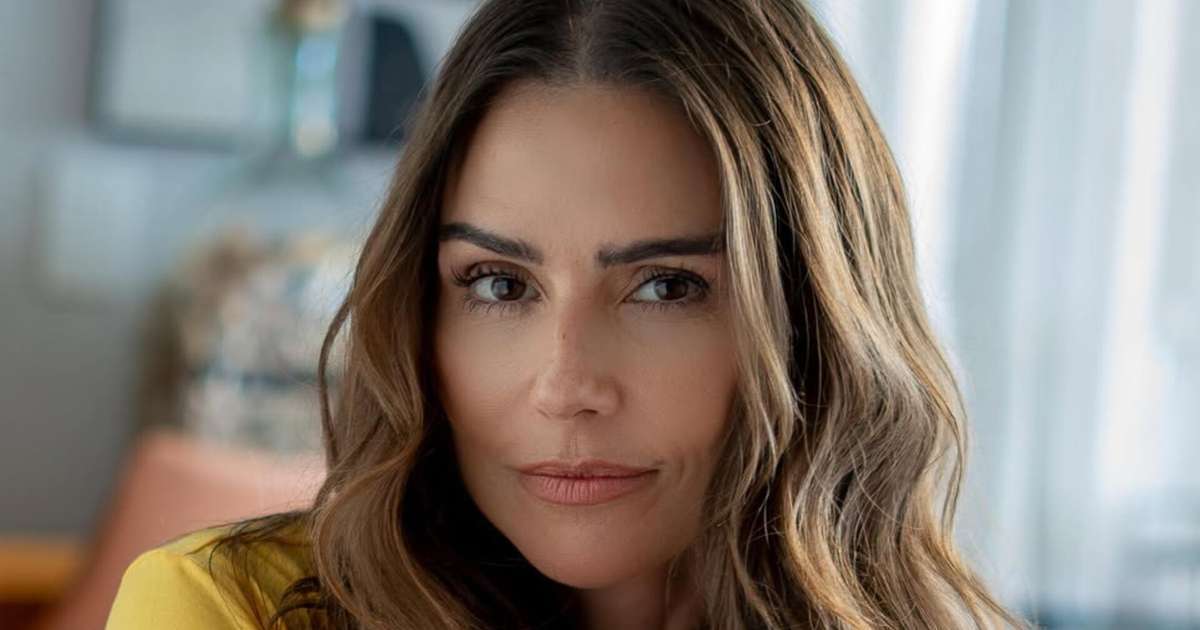 Exagerou? Fantasia de 'bolo' de Deborah Secco em evento causa polêmica: 'Inacreditável'